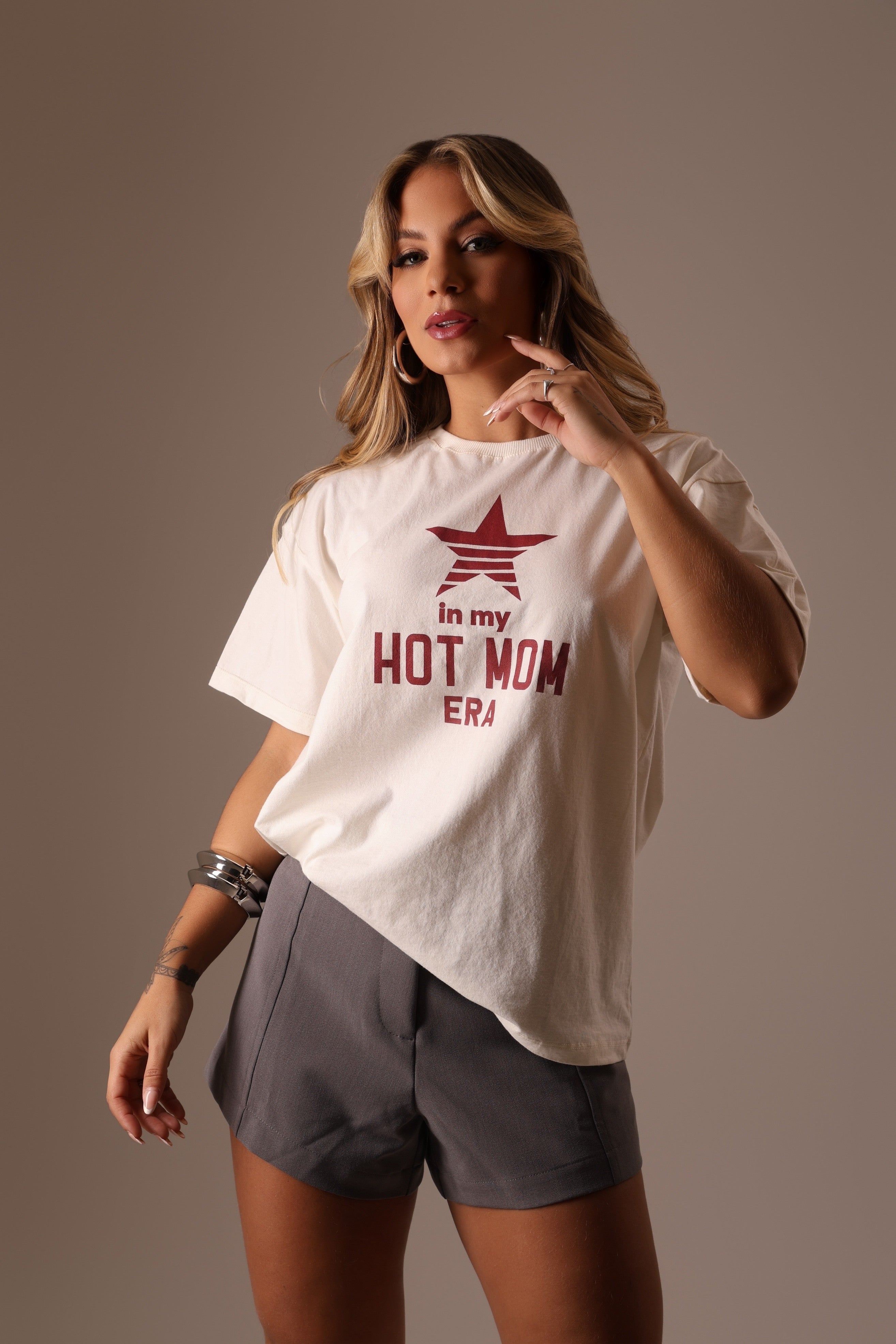 CAMISETA HOT MOM ERA