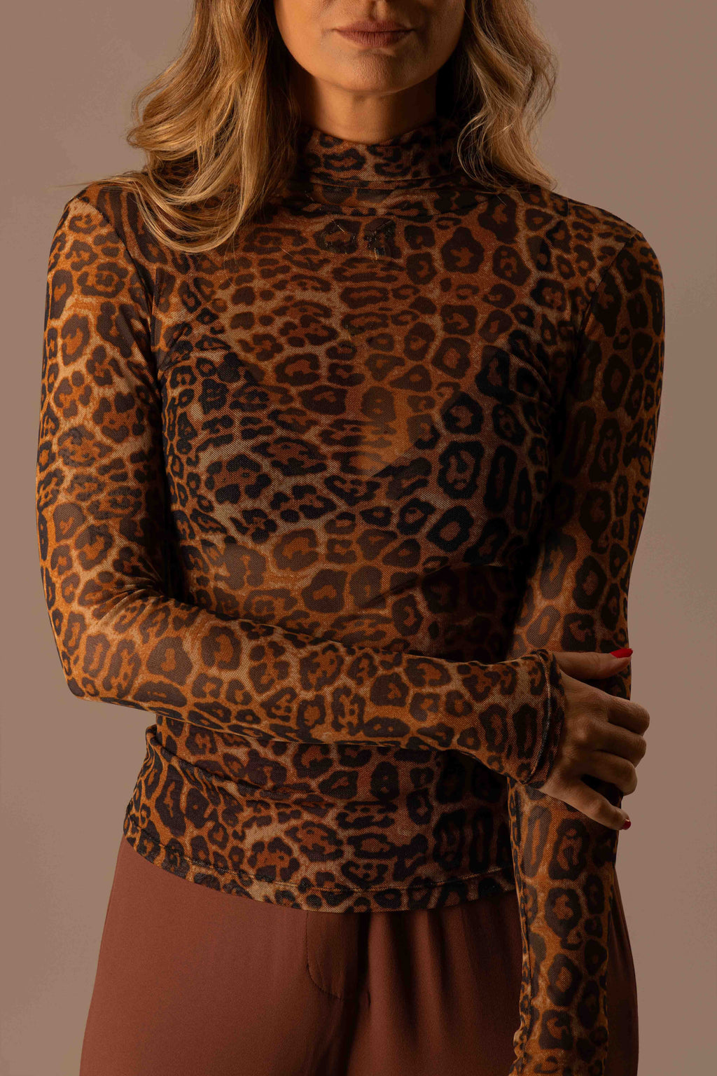 BLUSA ONÇA MANGA COMPRIDA TULE