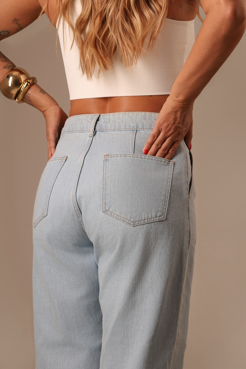 CALÇA JEANS CLARA BOTÕES FRENTE COM AMARRAÇÃO