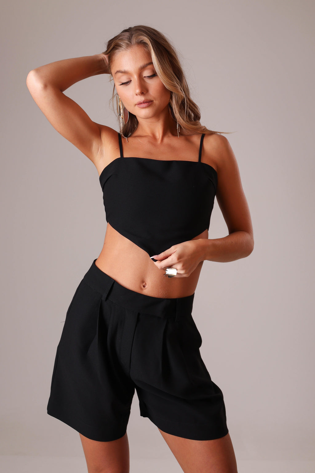 BERMUDA PRETA ALFAIATARIA