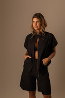 BERMUDA RETA ALFAIATARIA PRETA