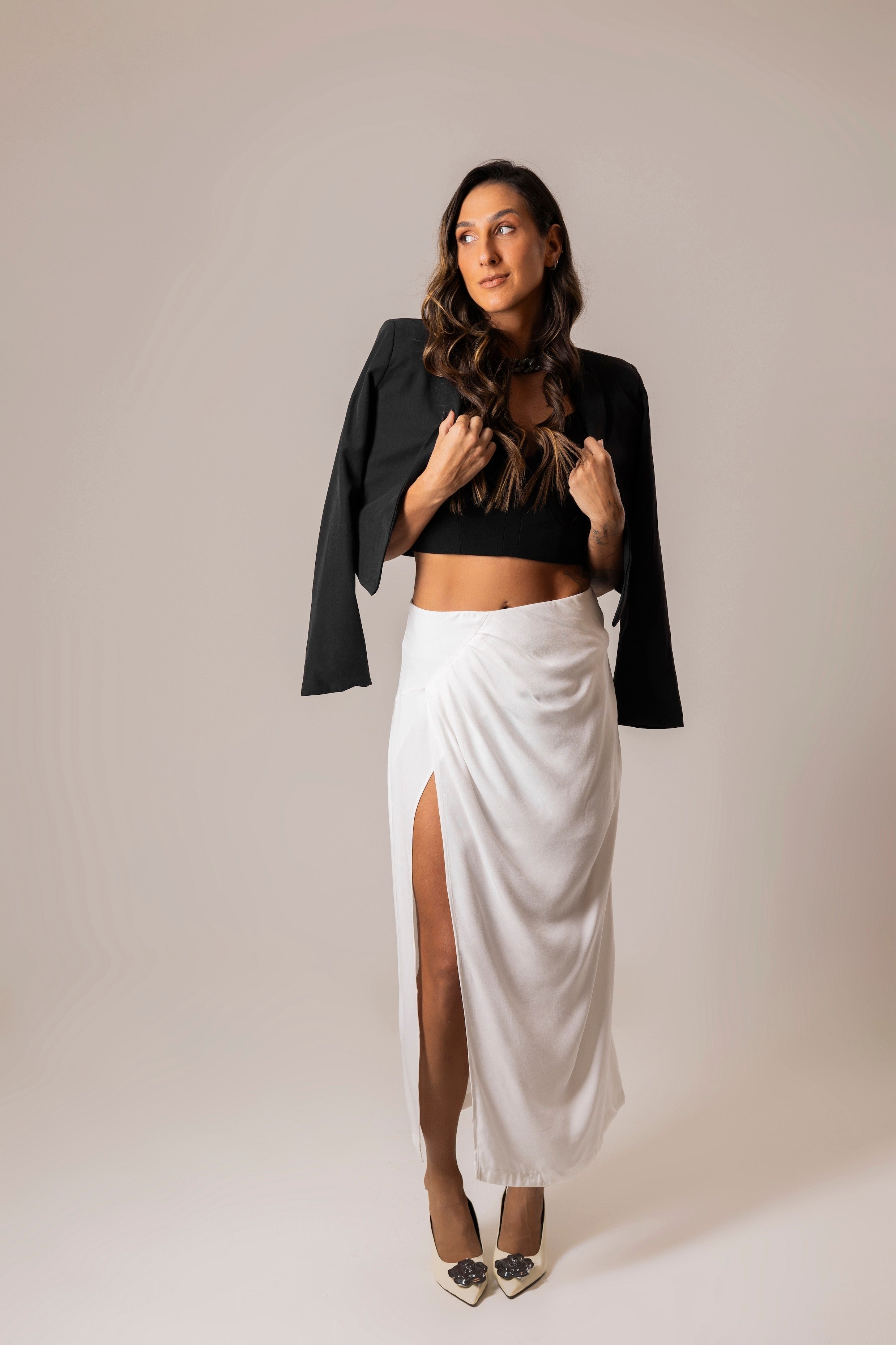 SAIA MIDI OFF WHITE COM FENDA LATERAL