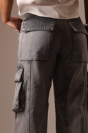 Calça Jeans Cargo com Bolsos Laterais Clara - TYNA - foto 8