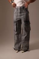 Calça Jeans Cargo com Bolsos Laterais Clara - TYNA - foto 12