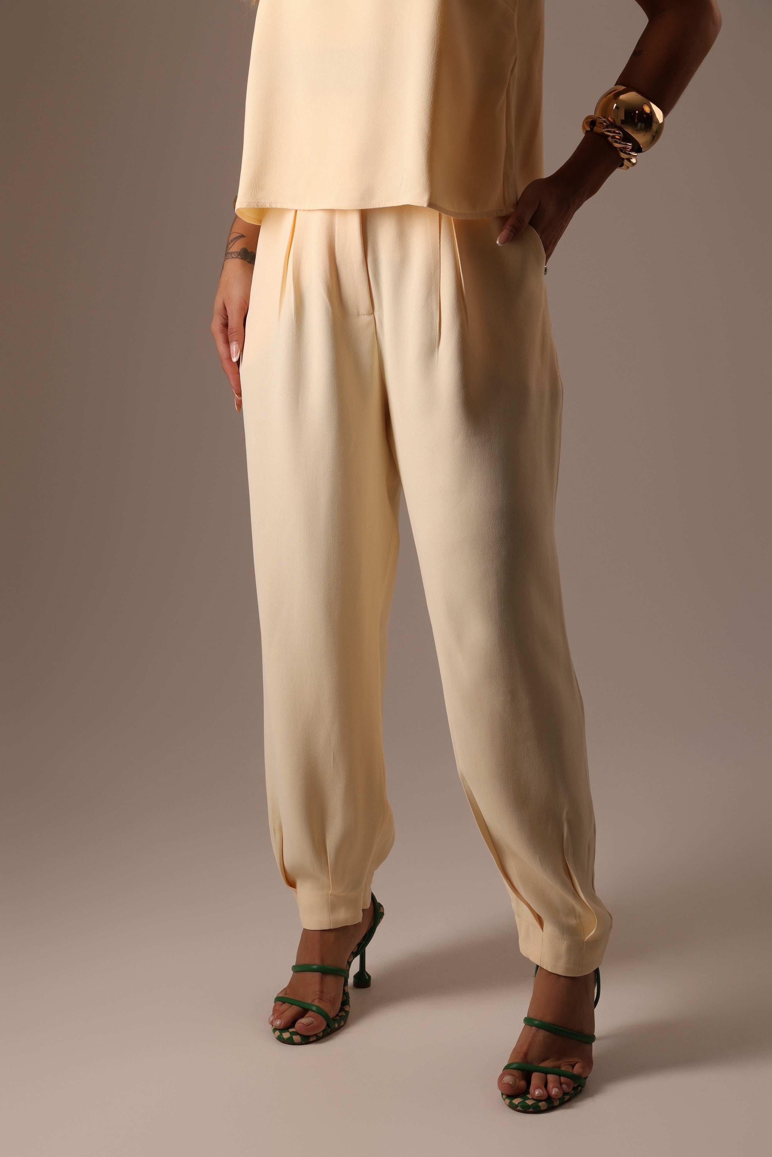 CALÇA ALFAIATARIA COR MANTEIGA