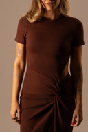 VESTIDO MIDI CHOCO COM FENDA LATERAL