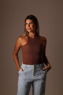 REGATA NADADOR COMPRIDA MARROM