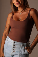 REGATA COMPRIDA MARROM