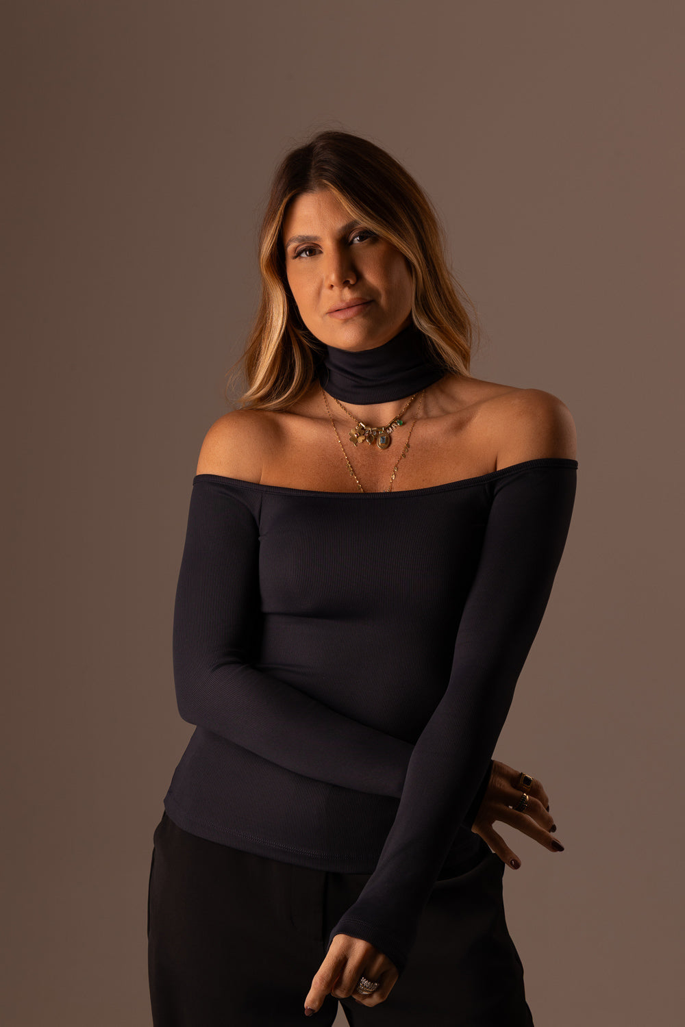 BLUSA MANGA LONGA GOLA PRETA