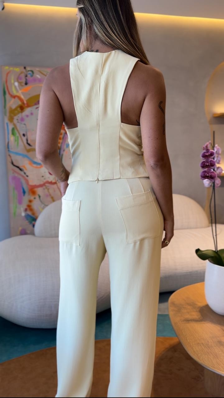 CONJUNTO MANTEIGA CREPE PATOU DE ACETATO