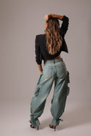 Calça Jeans Cargo Multibolsos Clara - TYNA - foto 3
