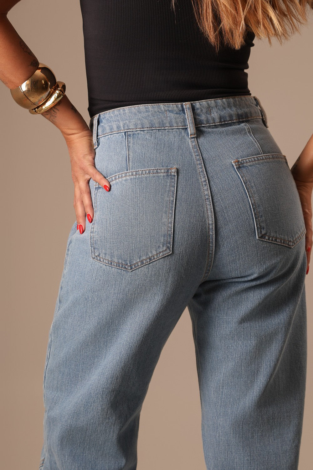 CALÇA JEANS BOTÕES FRENTE COM AMARRAÇÃO