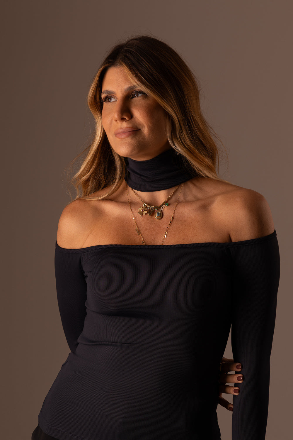 BLUSA MANGA LONGA GOLA PRETA