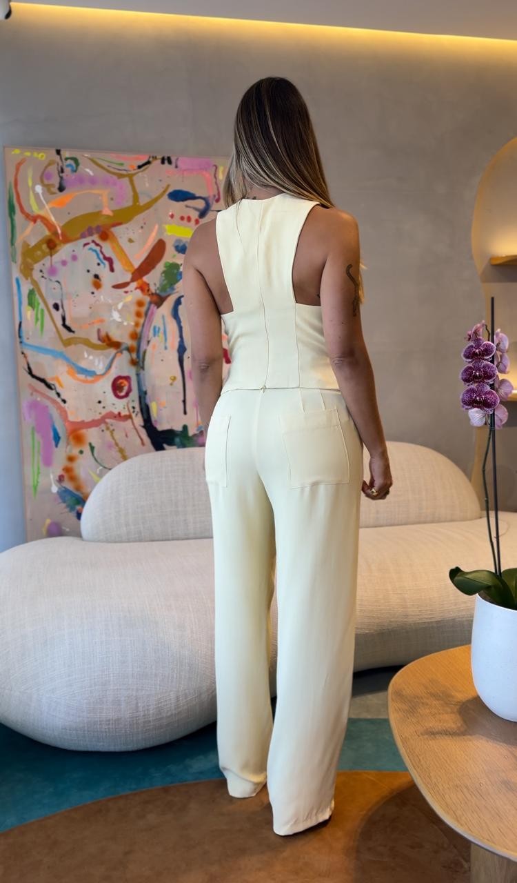 CONJUNTO MANTEIGA CREPE PATOU DE ACETATO