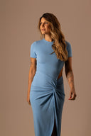 VESTIDO MIDI AZUL COM FENDA LATERAL