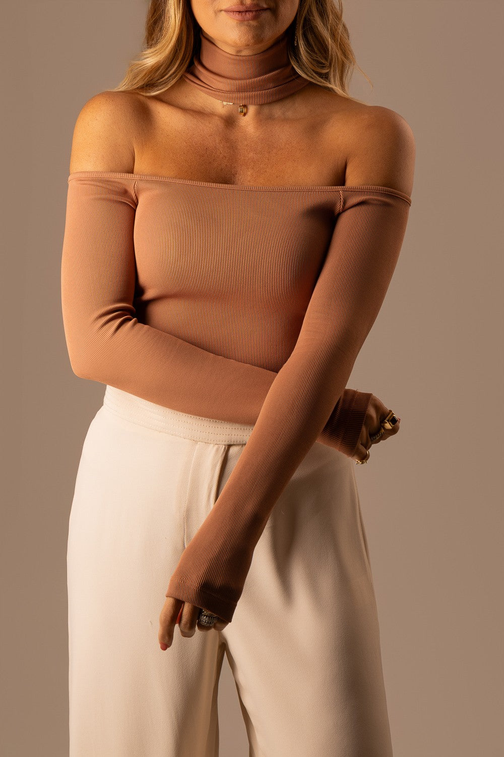 BLUSA MANGA LONGA GOLA MOCHA MOUSSE