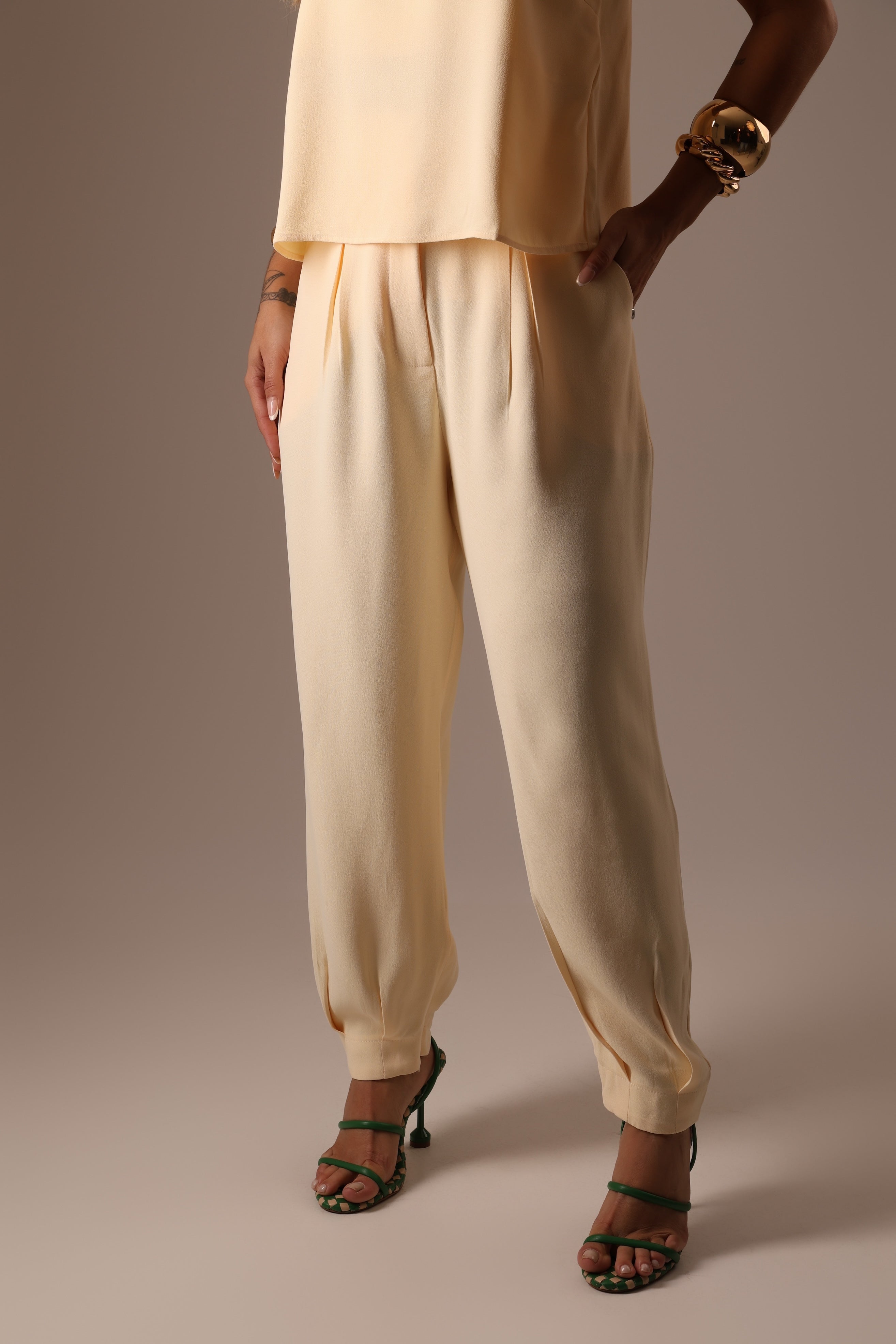 CALÇA ALFAIATARIA COR MANTEIGA