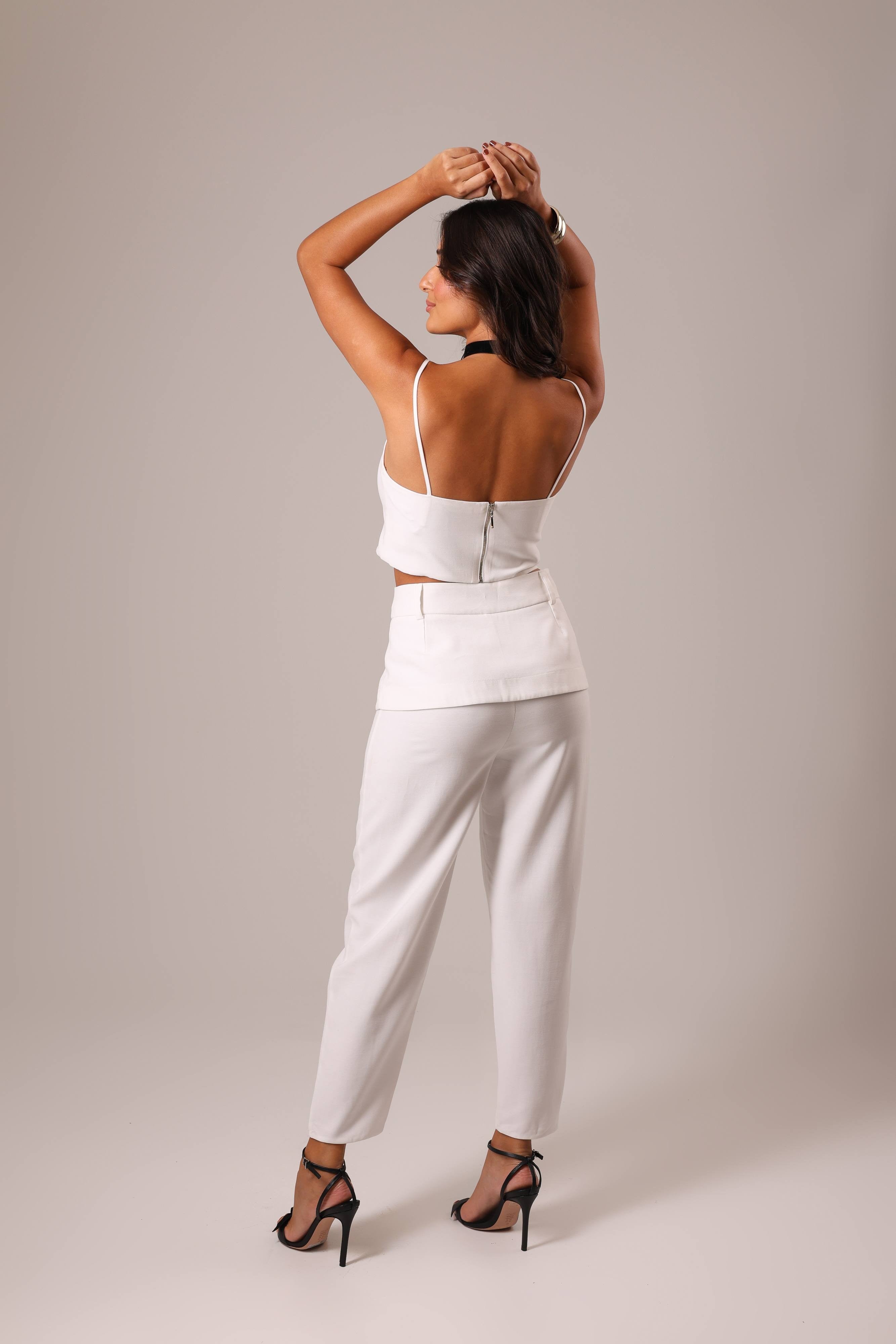 CALÇA OFF WHITE COM PALA SOBREPOSTA