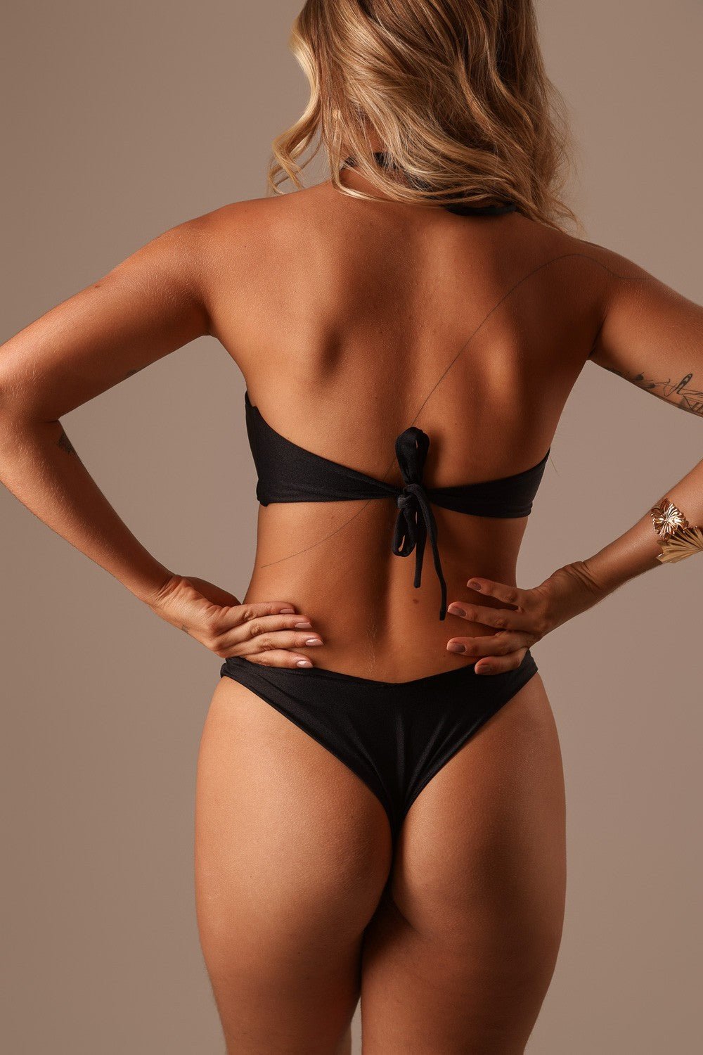 BIQUINI TOMARA QUE CAIA FLOR PRETO