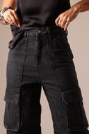 Calça Jeans Cargo com Bolsos Laterais Escura - TYNA - foto 12