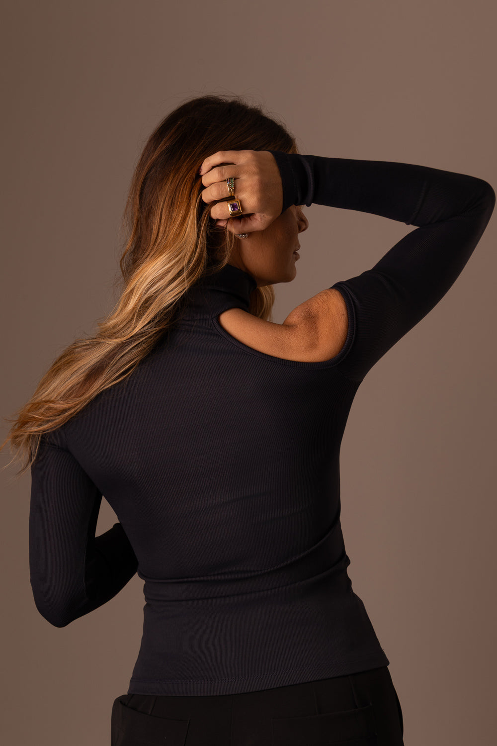 BLUSA MANGA LONGA GOLA PRETA