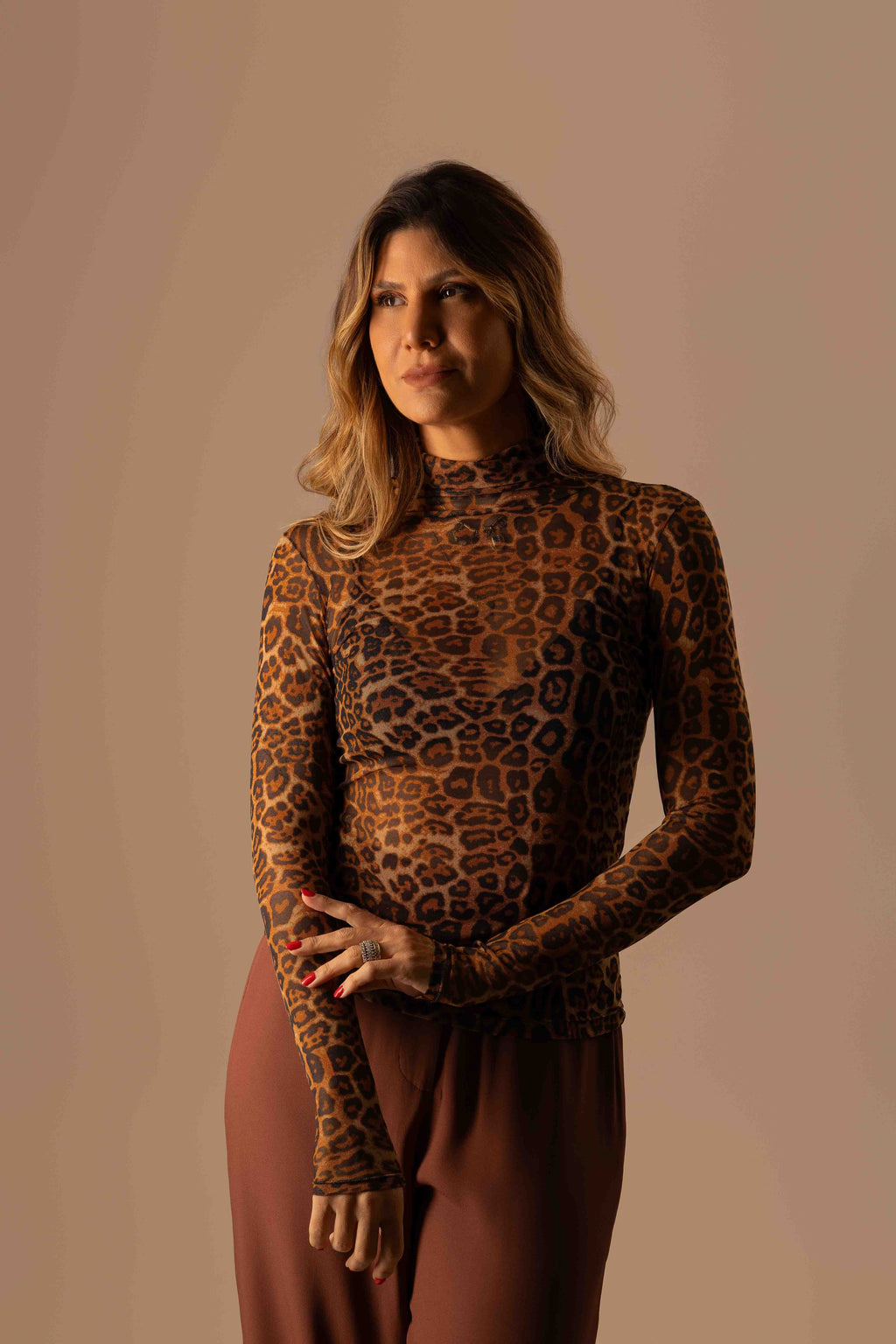 BLUSA ONÇA MANGA COMPRIDA TULE