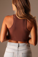 REGATA NADADOR CURTA MARROM